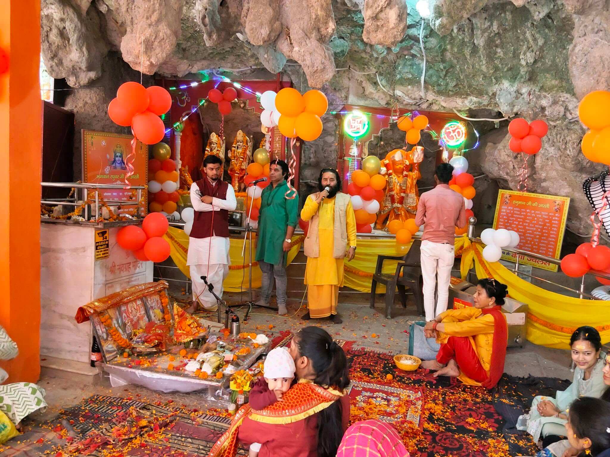 Closing satsang, evening lamp lighting